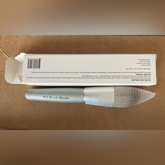 NIB•YouthForia 102 Angled Blush Brush - Picture 5 of 5